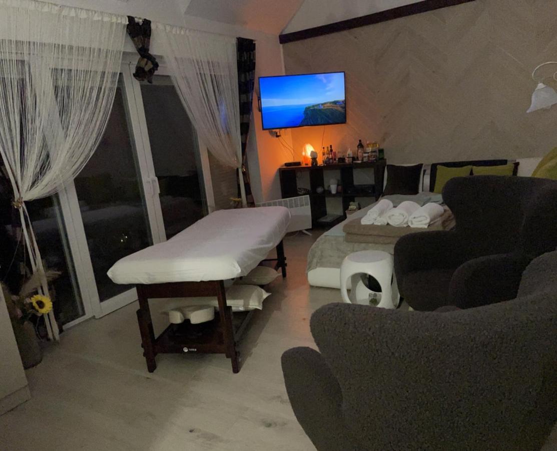 Regina Delux Apartman ยูลา ภายนอก รูปภาพ