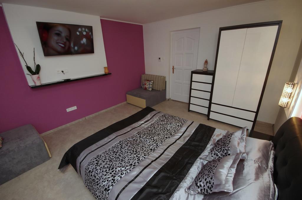 Regina Delux Apartman ยูลา ภายนอก รูปภาพ